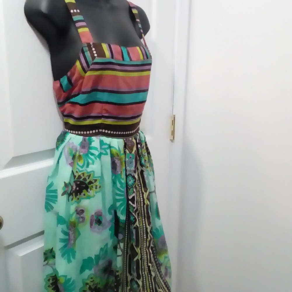 Dress - Picture 2 of 4